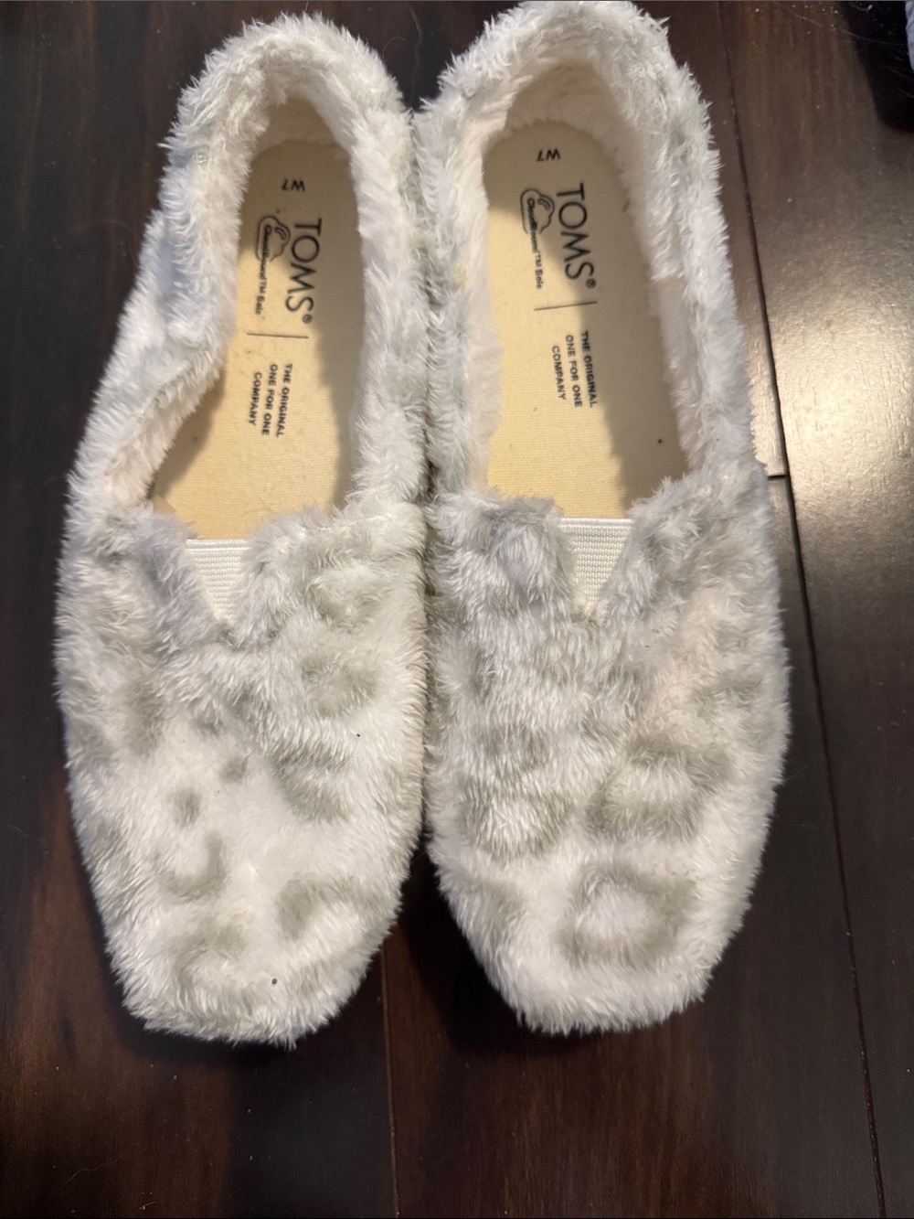 TOMS Women's White Faux Fur Leopard-Print Slip-Ons